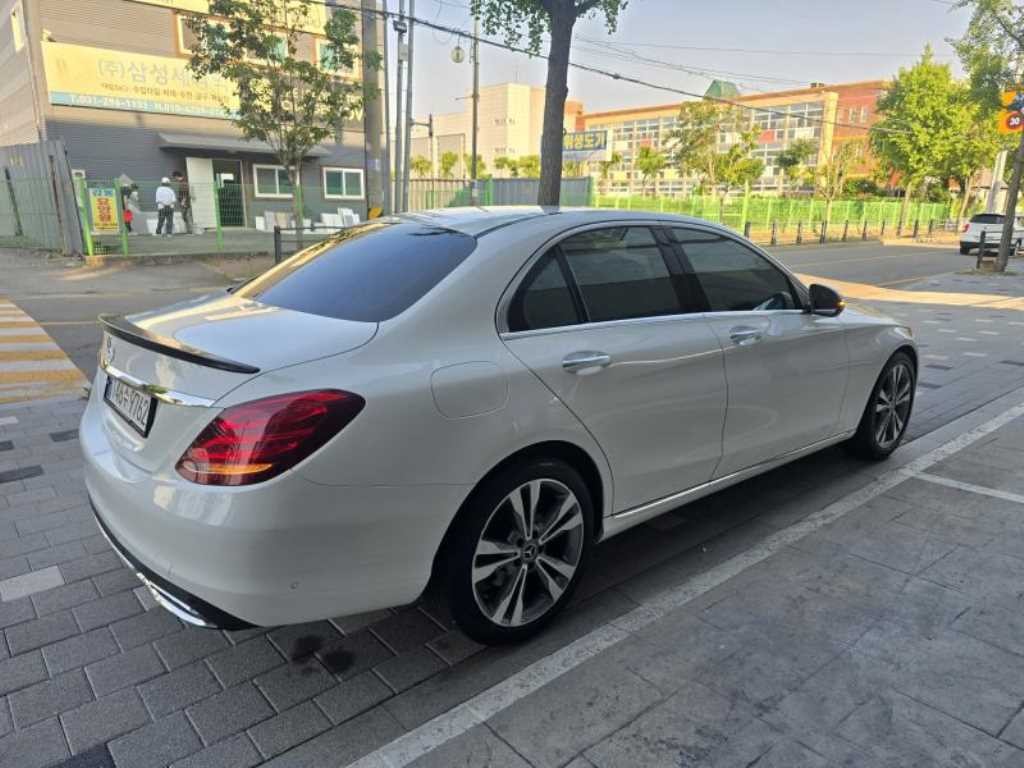벤츠 C 클래스 C클래스 W205 C200 아방가르드 이미지 4