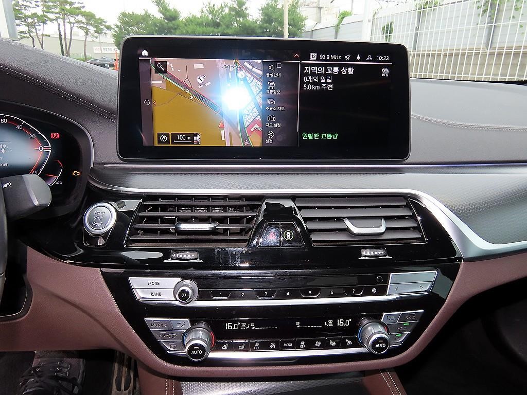 BMW 5시리즈 5시리즈 (G30) 523d xDrive M 스포츠 이미지 13