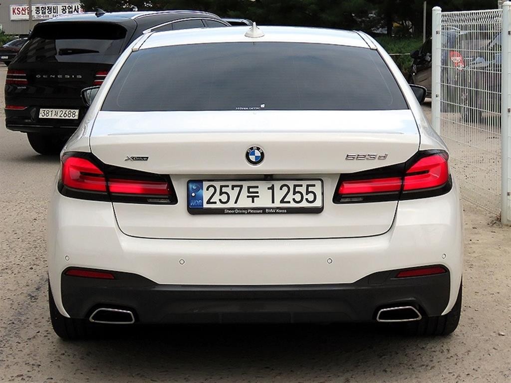 BMW 5시리즈 5시리즈 (G30) 523d xDrive M 스포츠 이미지 4