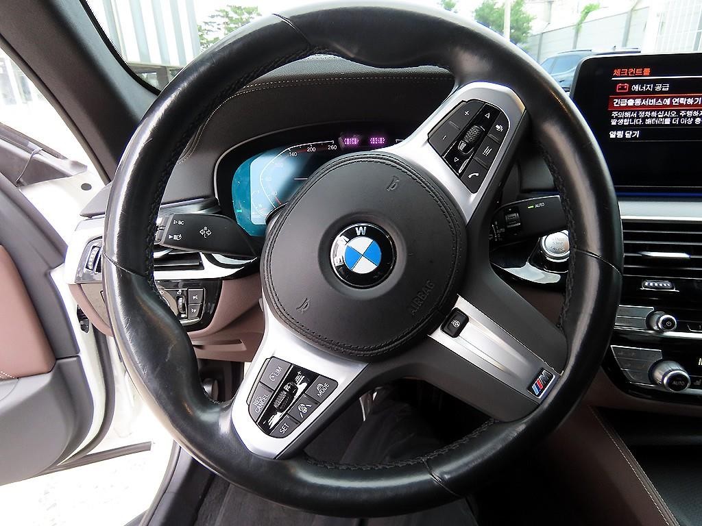 BMW 5시리즈 5시리즈 (G30) 523d xDrive M 스포츠 이미지 8
