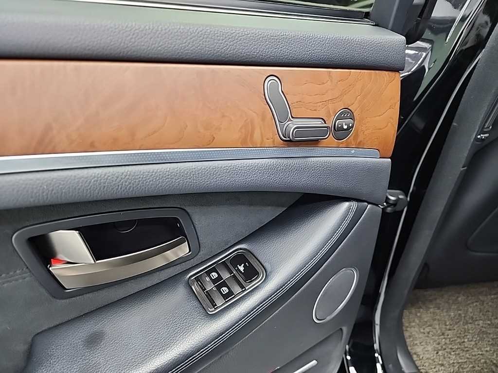 KG모빌리티(쌍용) 체어맨 뉴체어맨W 가솔린 4WD CW600 4TRONIC 프레스티지 이미지 14