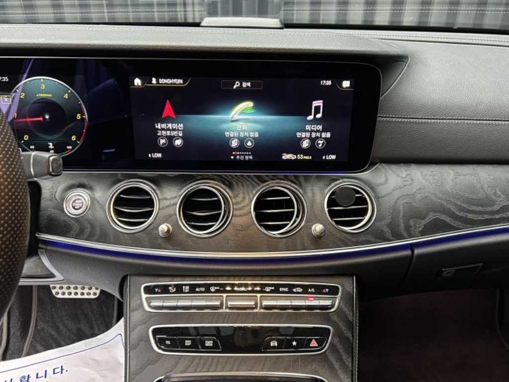 벤츠 E 클래스 E-클래스 W213 E220d 4MATIC AMG라인 이미지 10