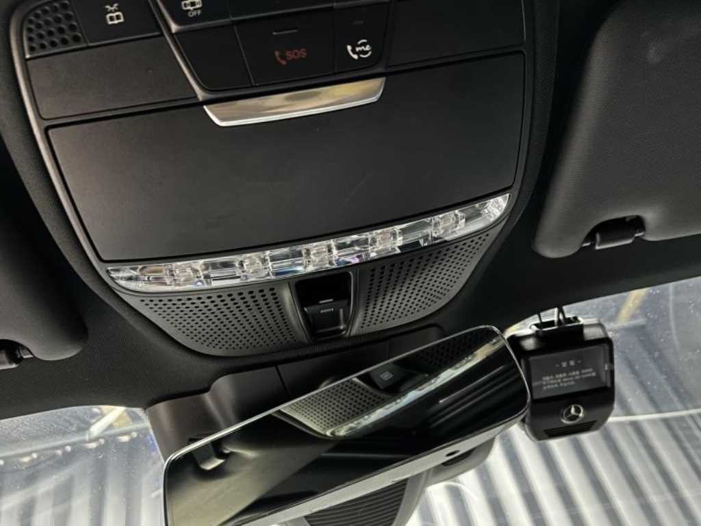 벤츠 E 클래스 E-클래스 W213 E220d 4MATIC AMG라인 이미지 12