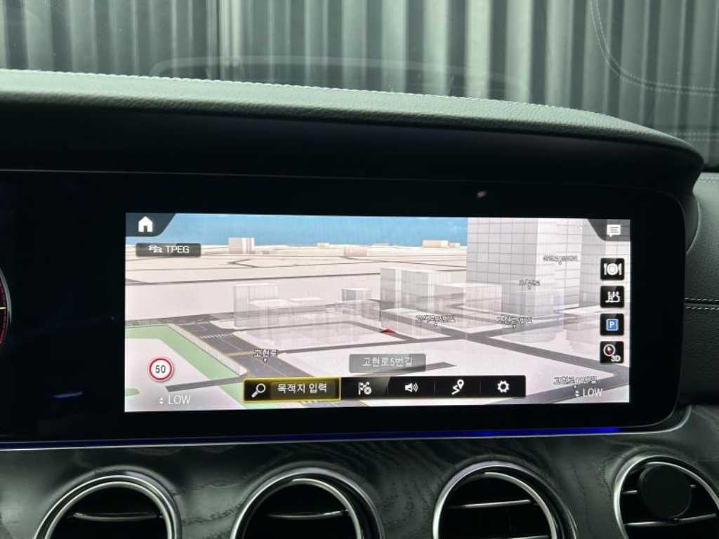 벤츠 E 클래스 E-클래스 W213 E220d 4MATIC AMG라인 이미지 15
