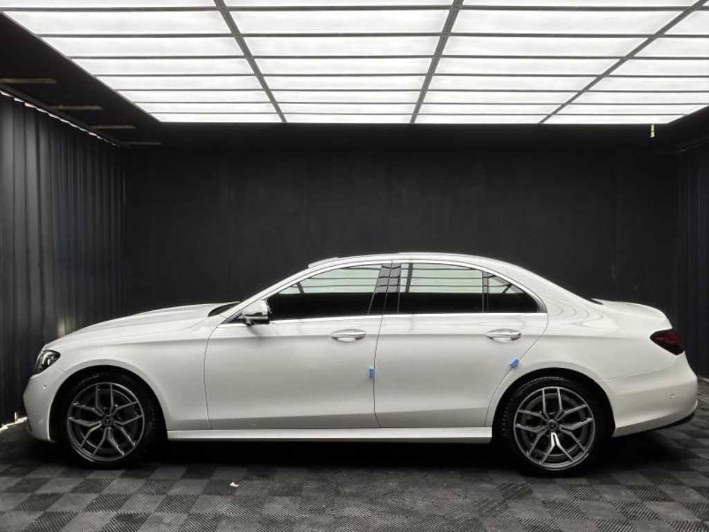 벤츠 E 클래스 E-클래스 W213 E220d 4MATIC AMG라인 이미지 3