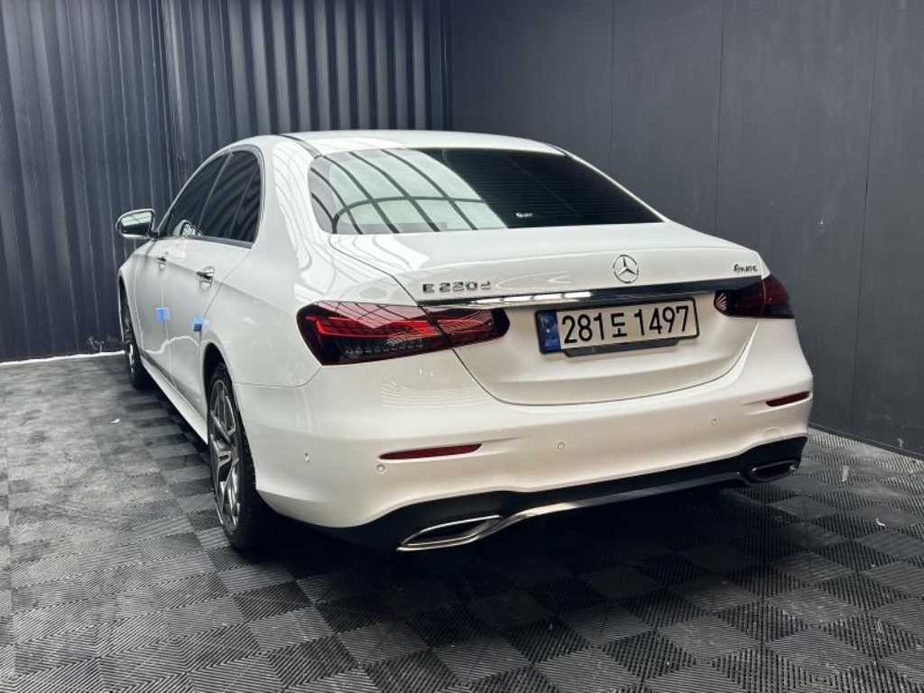 벤츠 E 클래스 E-클래스 W213 E220d 4MATIC AMG라인 이미지 4