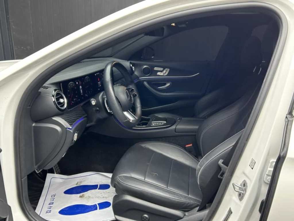 벤츠 E 클래스 E-클래스 W213 E220d 4MATIC AMG라인 이미지 5