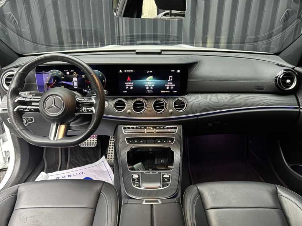 벤츠 E 클래스 E-클래스 W213 E220d 4MATIC AMG라인 이미지 7