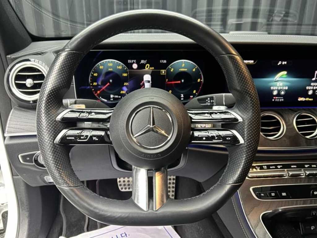 벤츠 E 클래스 E-클래스 W213 E220d 4MATIC AMG라인 이미지 8