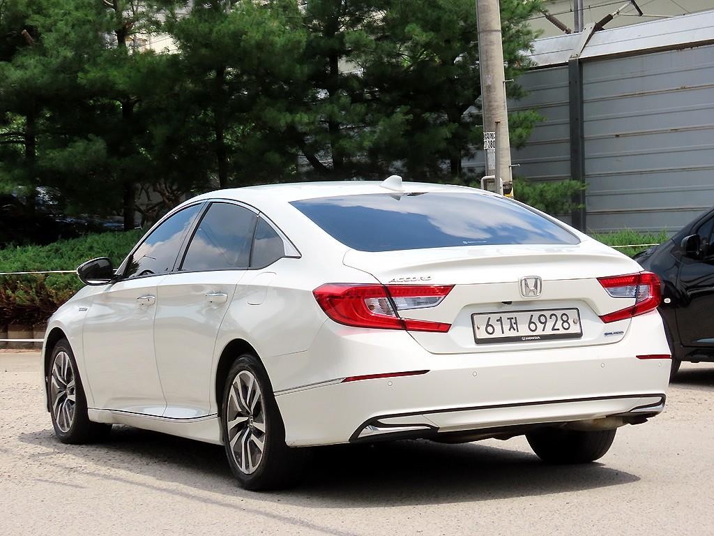 혼다 어코드 어코드(10세대) 2.0 하이브리드 EX-L 이미지 3
