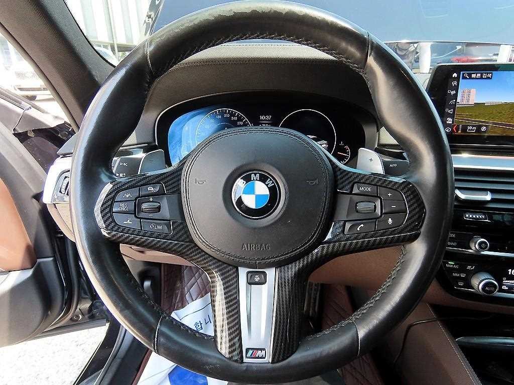 BMW 5시리즈 5시리즈 (G30) 530i M 스포츠 플러스 이미지 8