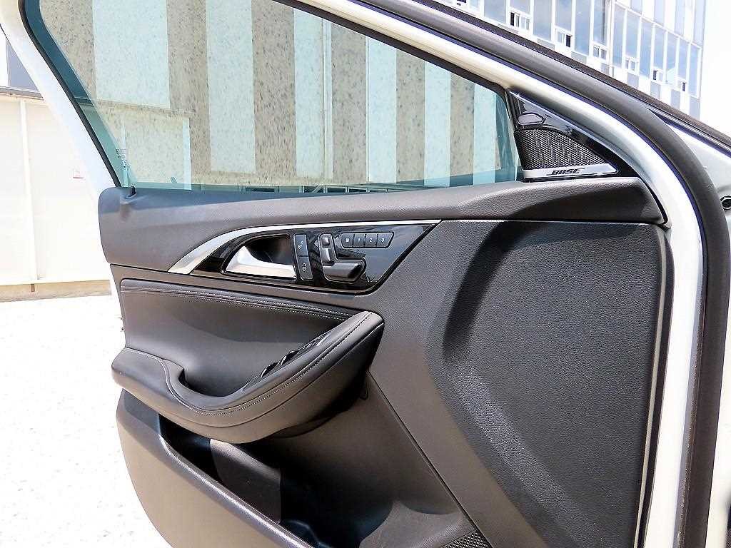인피니티 QX QX30 2.0T AWD ESSENTIAL 이미지 11
