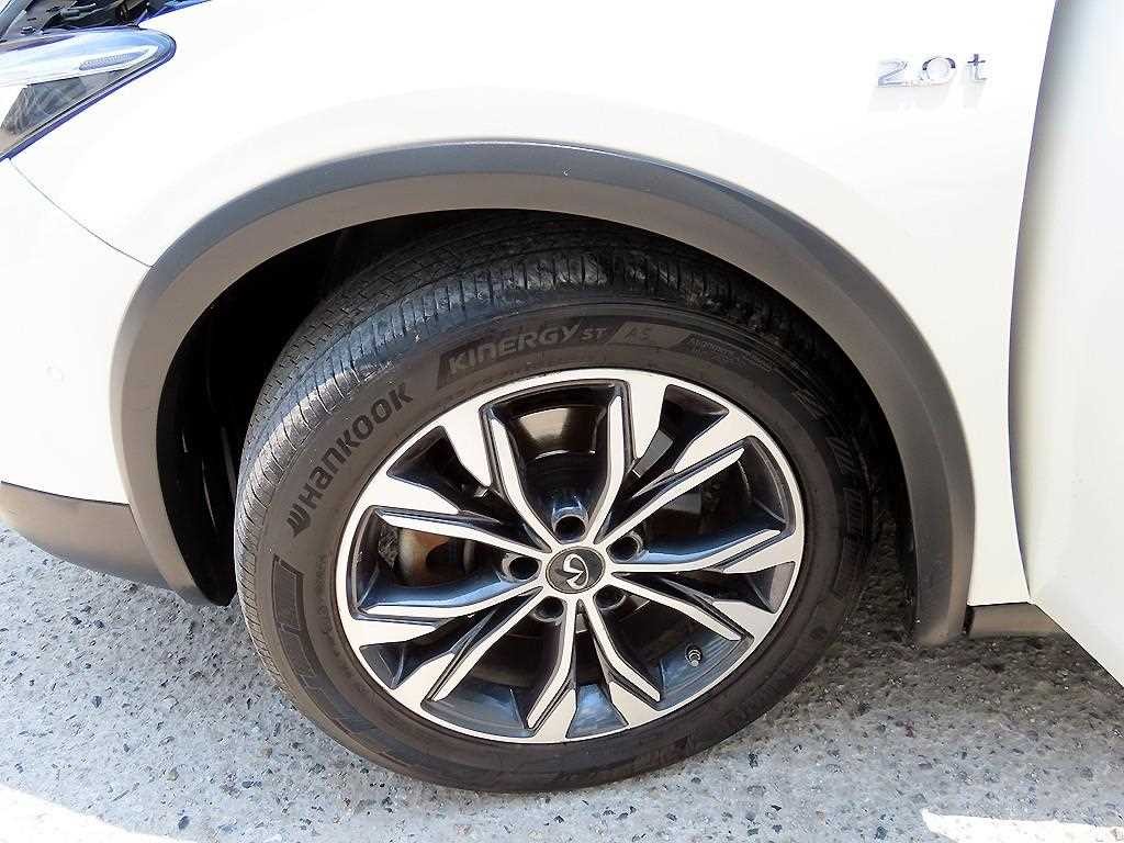 인피니티 QX QX30 2.0T AWD ESSENTIAL 이미지 19