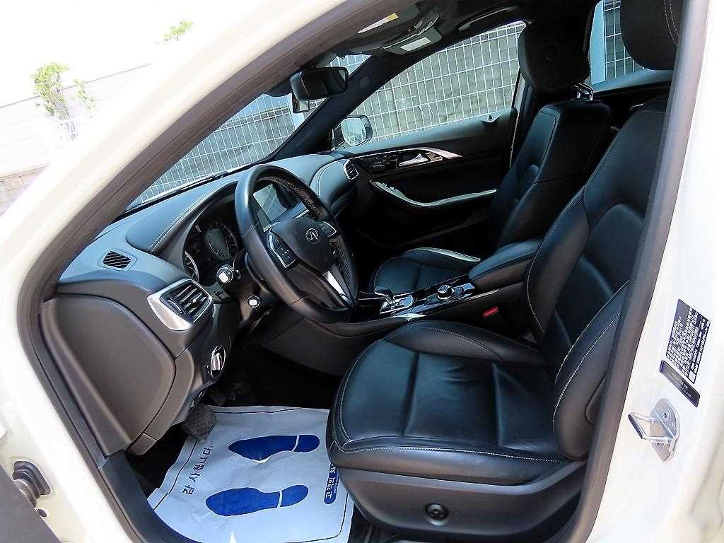 인피니티 QX QX30 2.0T AWD ESSENTIAL 이미지 5