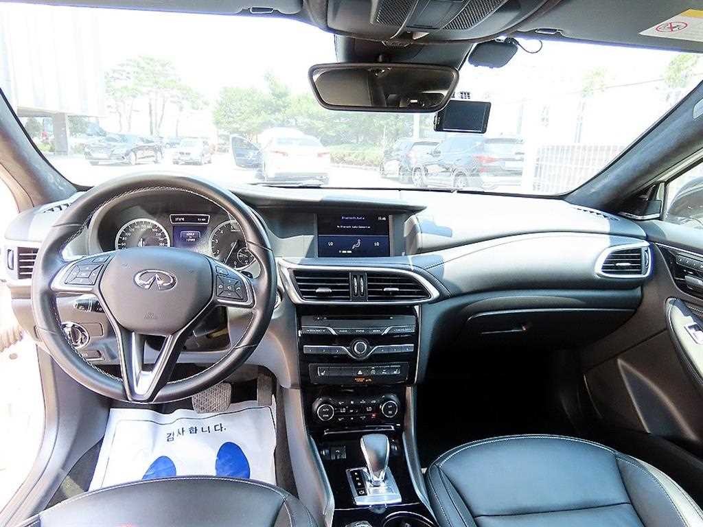 인피니티 QX QX30 2.0T AWD ESSENTIAL 이미지 7