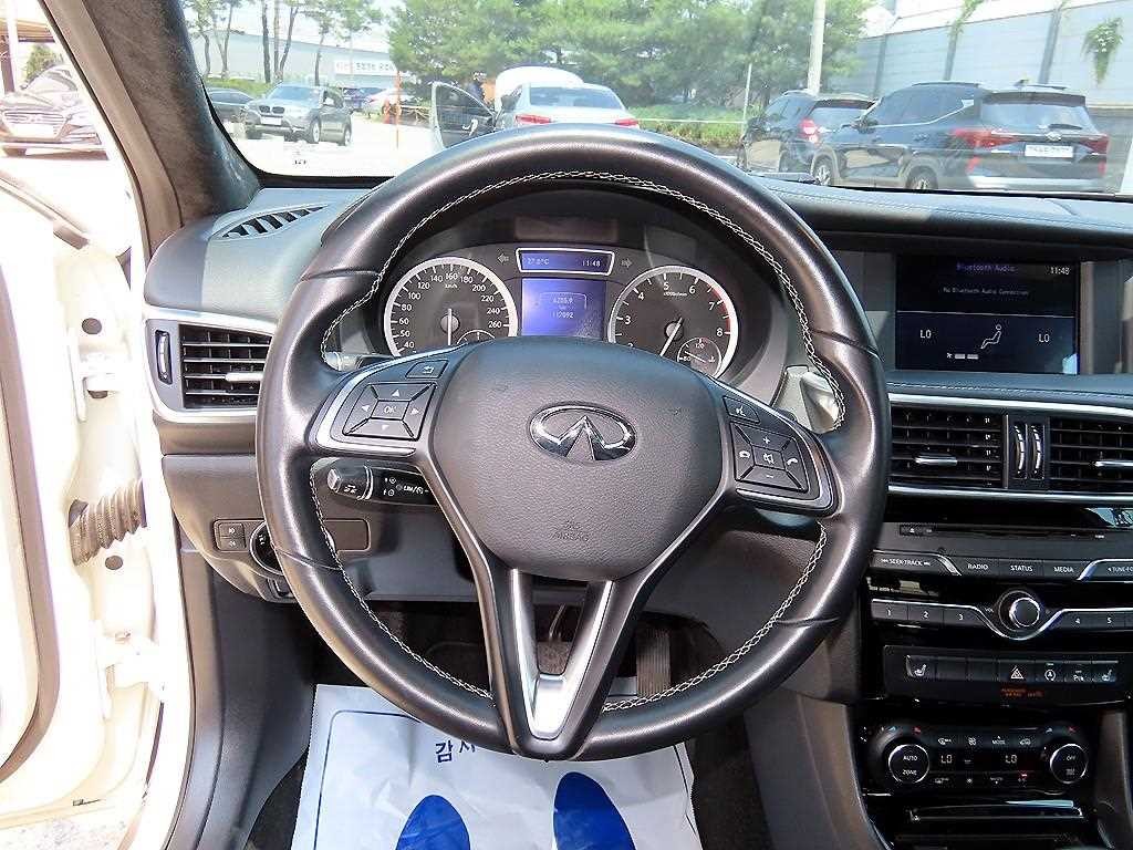 인피니티 QX QX30 2.0T AWD ESSENTIAL 이미지 8