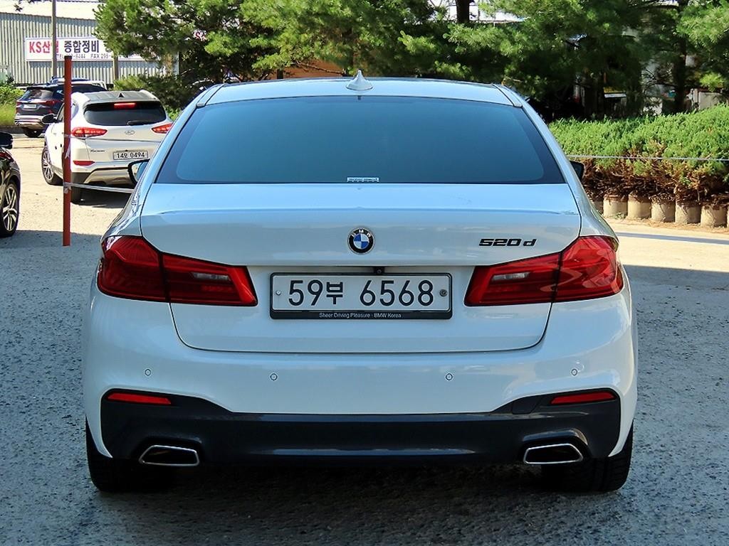 BMW 5시리즈 5시리즈 (G30) 520d M 스포츠 플러스 이미지 4