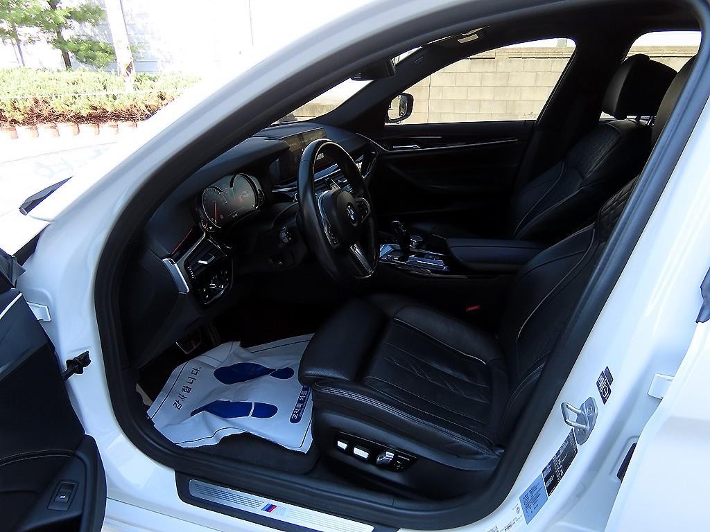 BMW 5시리즈 5시리즈 (G30) 520d M 스포츠 플러스 이미지 5