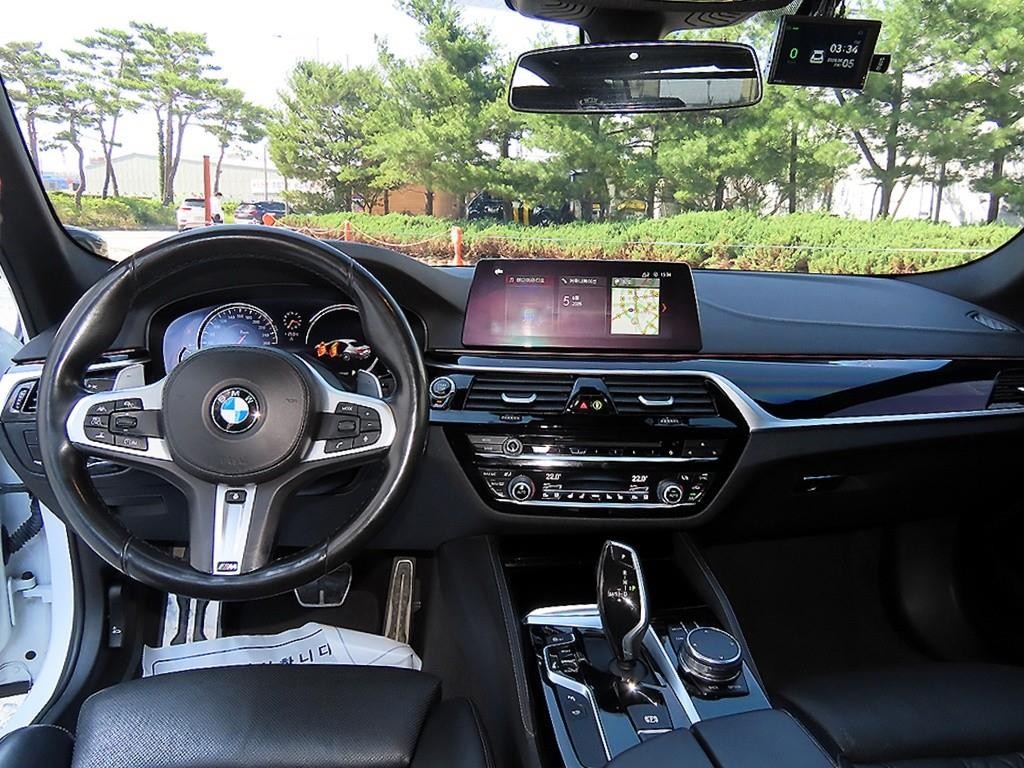 BMW 5시리즈 5시리즈 (G30) 520d M 스포츠 플러스 이미지 7