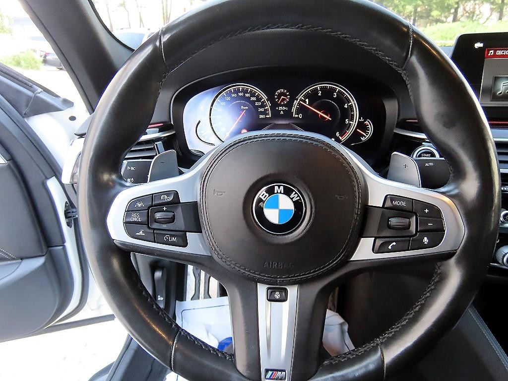 BMW 5시리즈 5시리즈 (G30) 520d M 스포츠 플러스 이미지 8