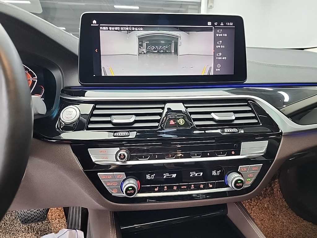 BMW 5시리즈 5시리즈 (G30) 523d 럭셔리 이미지 11