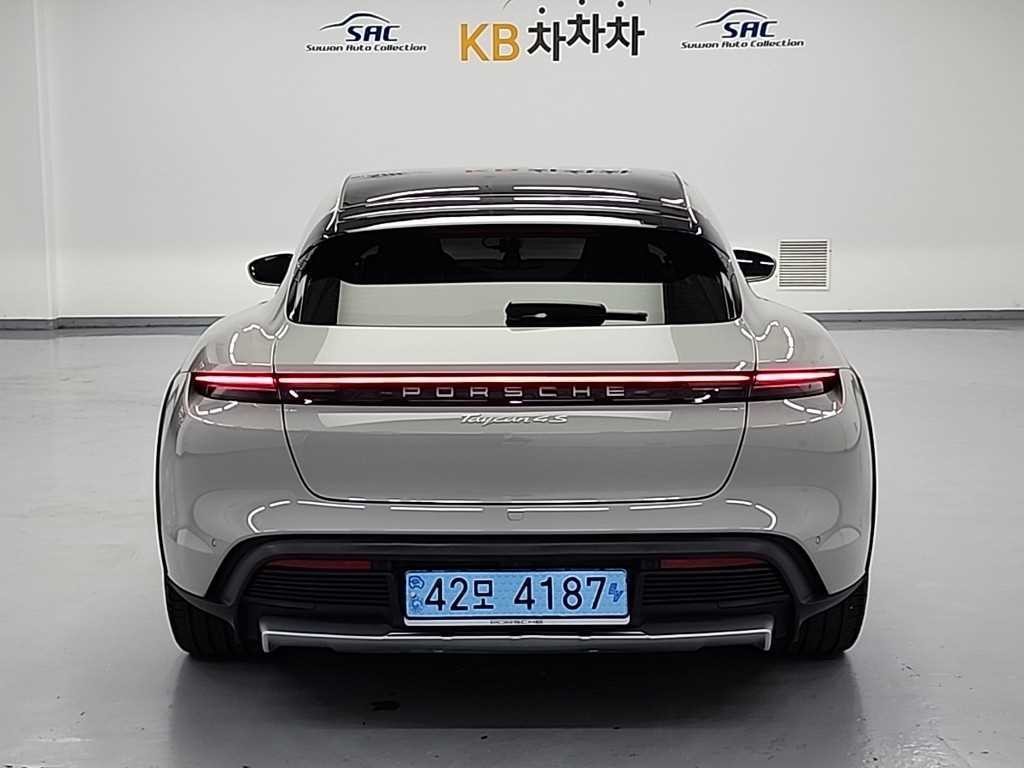 포르쉐 타이칸 크로스 투리스모 4S 이미지 3