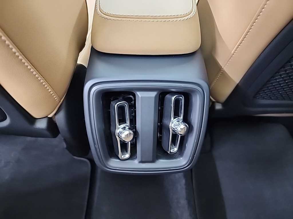 볼보 XC40 T4 4WD 인스크립션 이미지 13