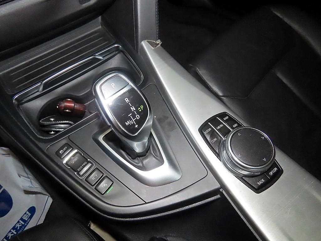 BMW 4시리즈 4시리즈 (F32) 420d 그란쿠페 럭셔리 이미지 12
