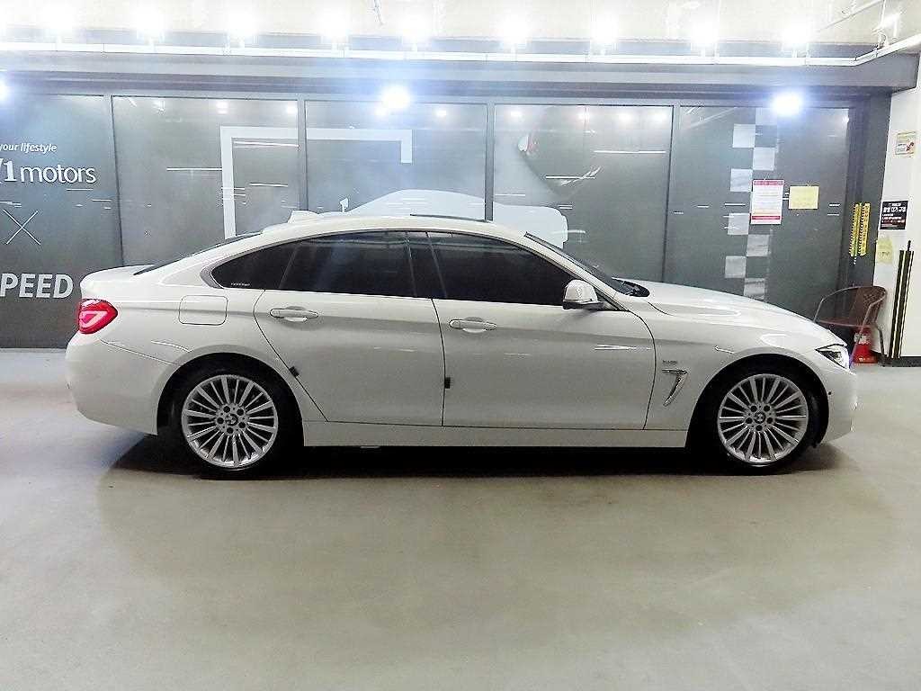 BMW 4시리즈 4시리즈 (F32) 420d 그란쿠페 럭셔리 이미지 3