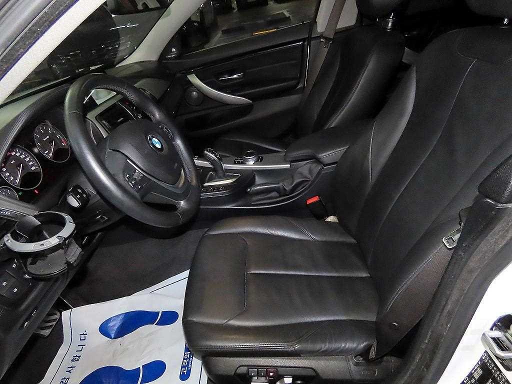 BMW 4시리즈 4시리즈 (F32) 420d 그란쿠페 럭셔리 이미지 6