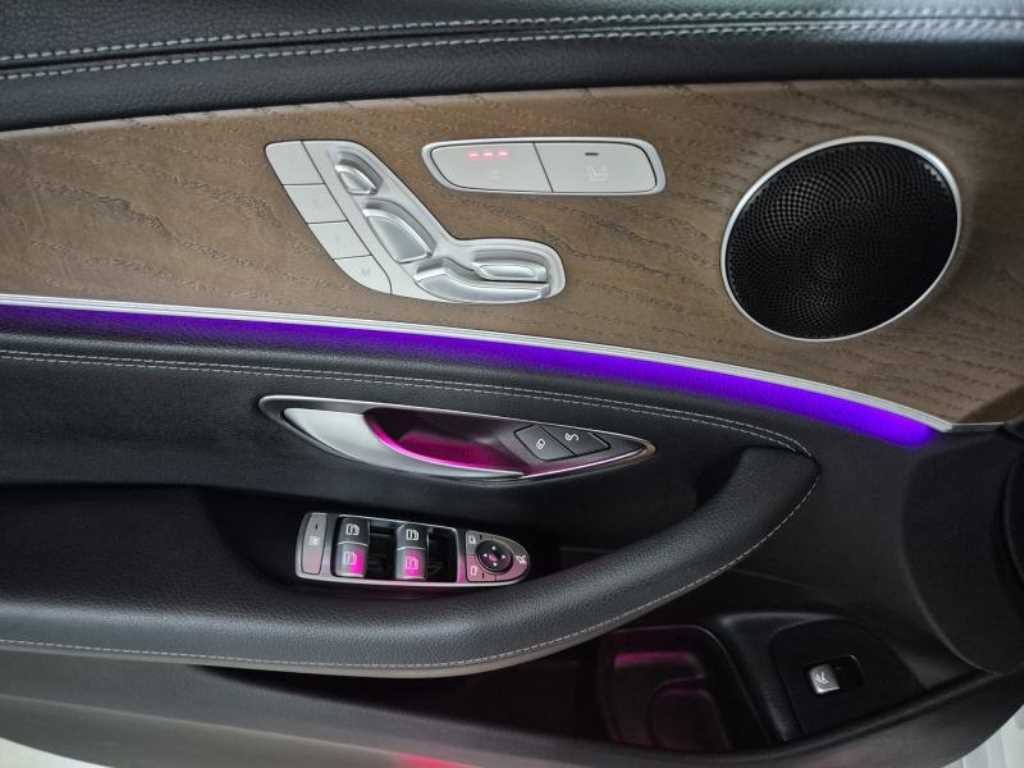 벤츠 E 클래스 E-클래스 W213 E220d 4MATIC 익스클루시브 이미지 11