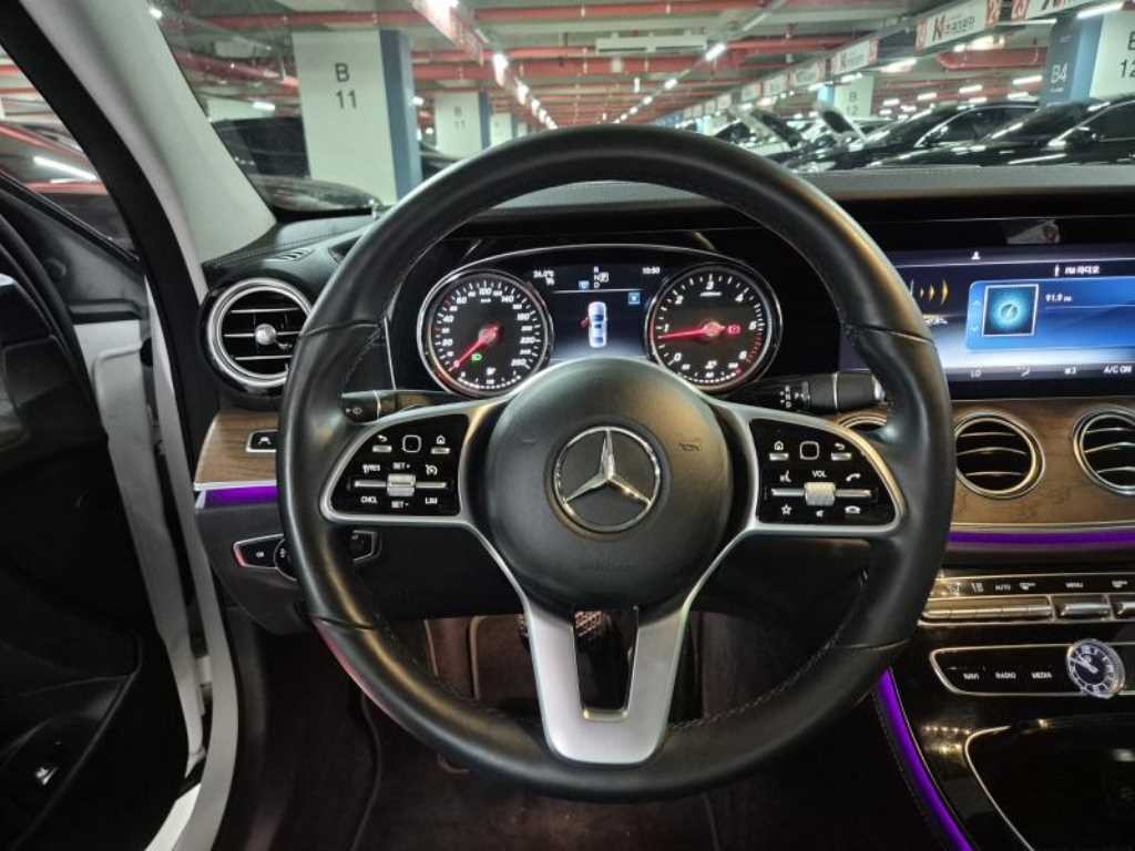 벤츠 E 클래스 E-클래스 W213 E220d 4MATIC 익스클루시브 이미지 14
