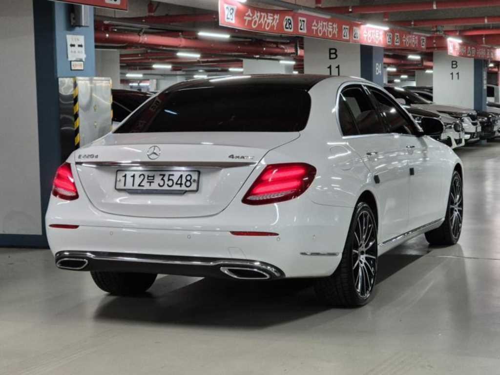 벤츠 E 클래스 E-클래스 W213 E220d 4MATIC 익스클루시브 이미지 3