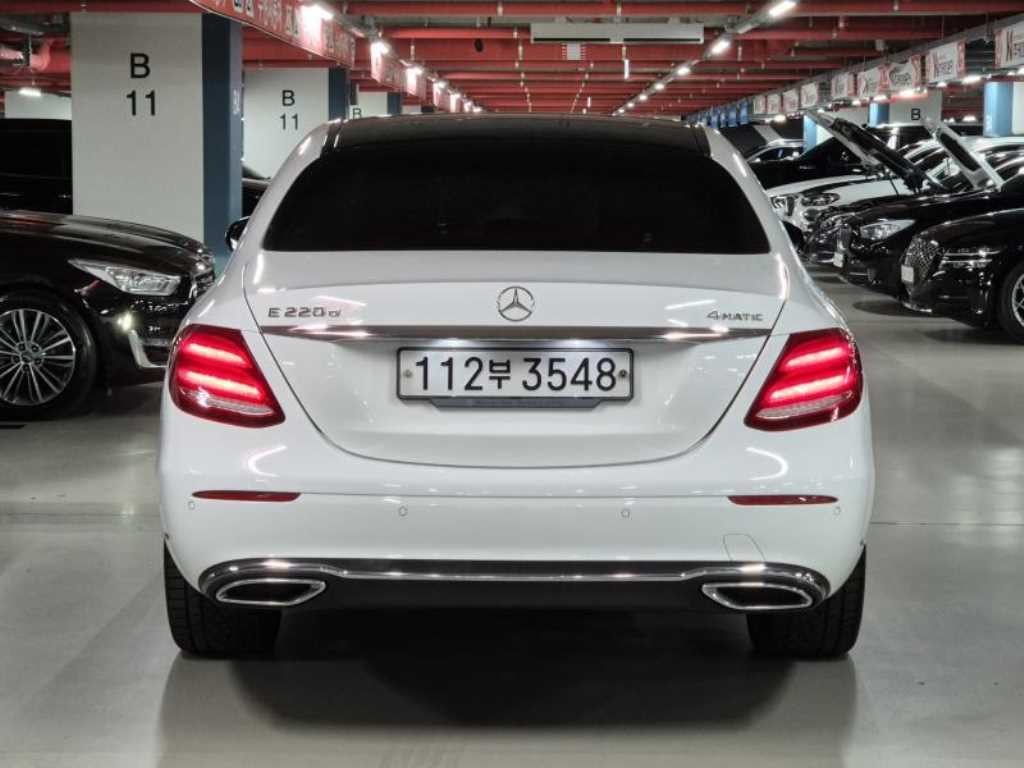 벤츠 E 클래스 E-클래스 W213 E220d 4MATIC 익스클루시브 이미지 4