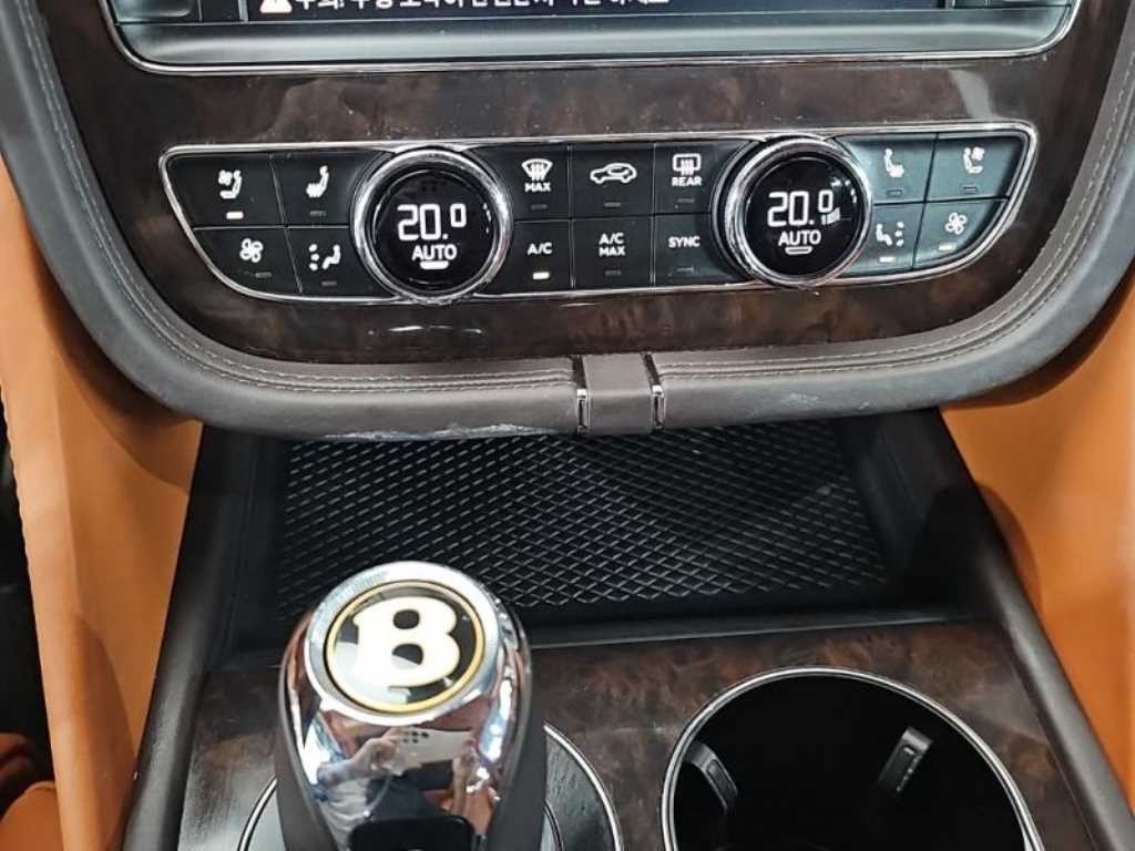 벤틀리 벤테이가 4.0 V8 이미지 10