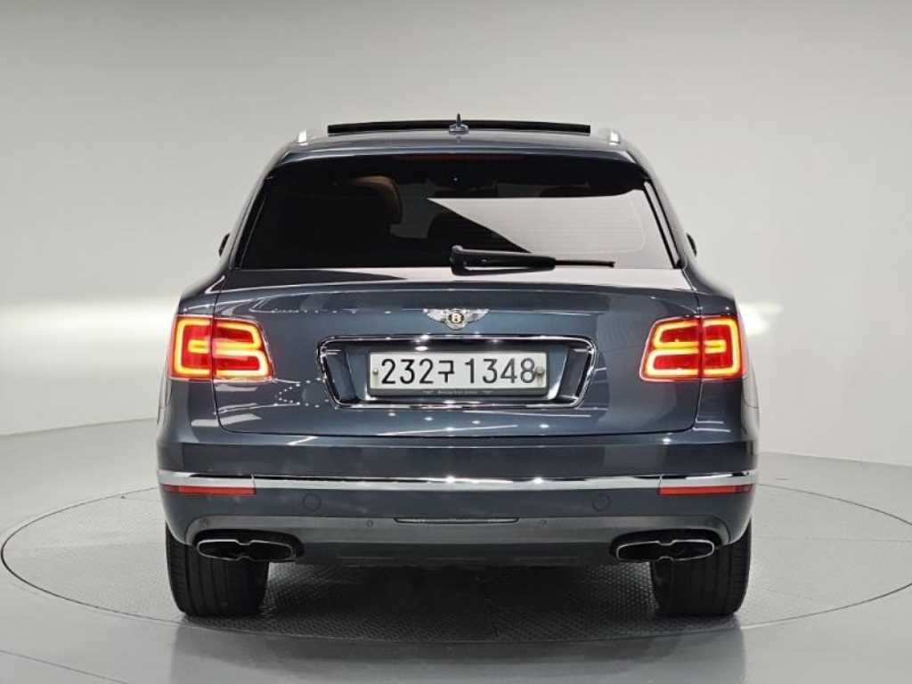 벤틀리 벤테이가 4.0 V8 이미지 3
