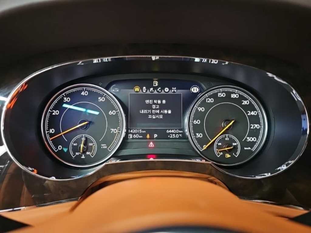 벤틀리 벤테이가 4.0 V8 이미지 6