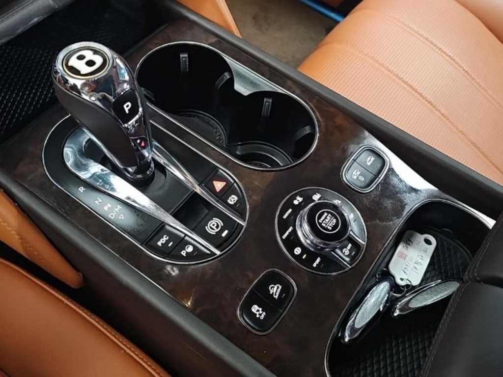 벤틀리 벤테이가 4.0 V8 이미지 8