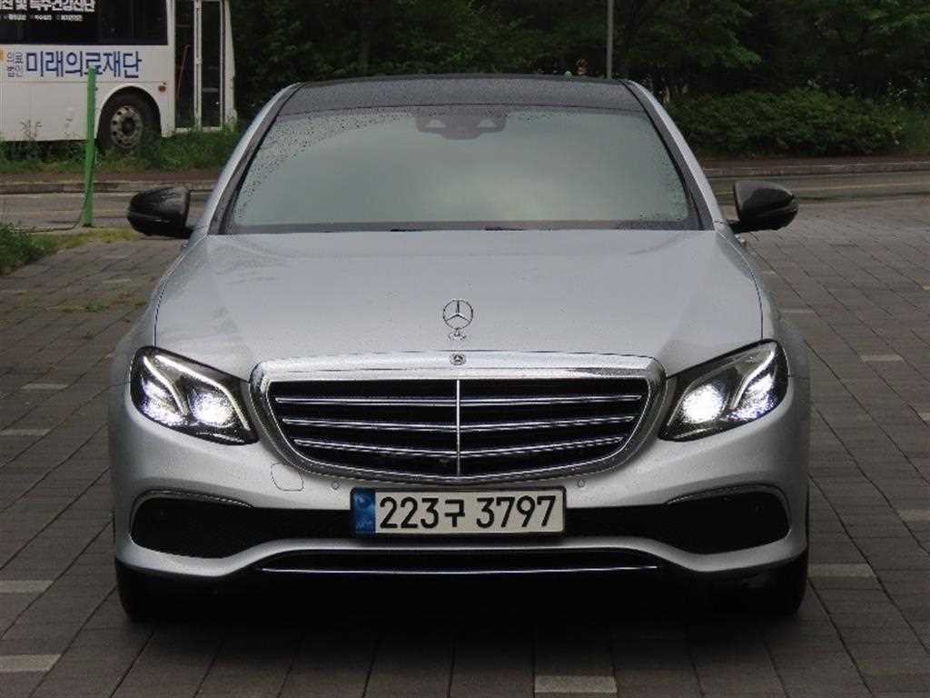 벤츠 E 클래스 E-클래스 W213 E300e 익스클루시브 이미지 1