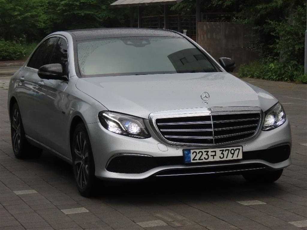 벤츠 E 클래스 E-클래스 W213 E300e 익스클루시브 이미지 2