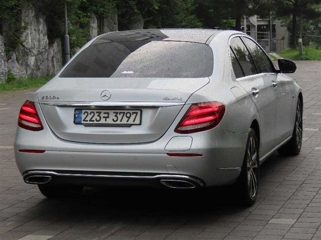 벤츠 E 클래스 E-클래스 W213 E300e 익스클루시브 이미지 3