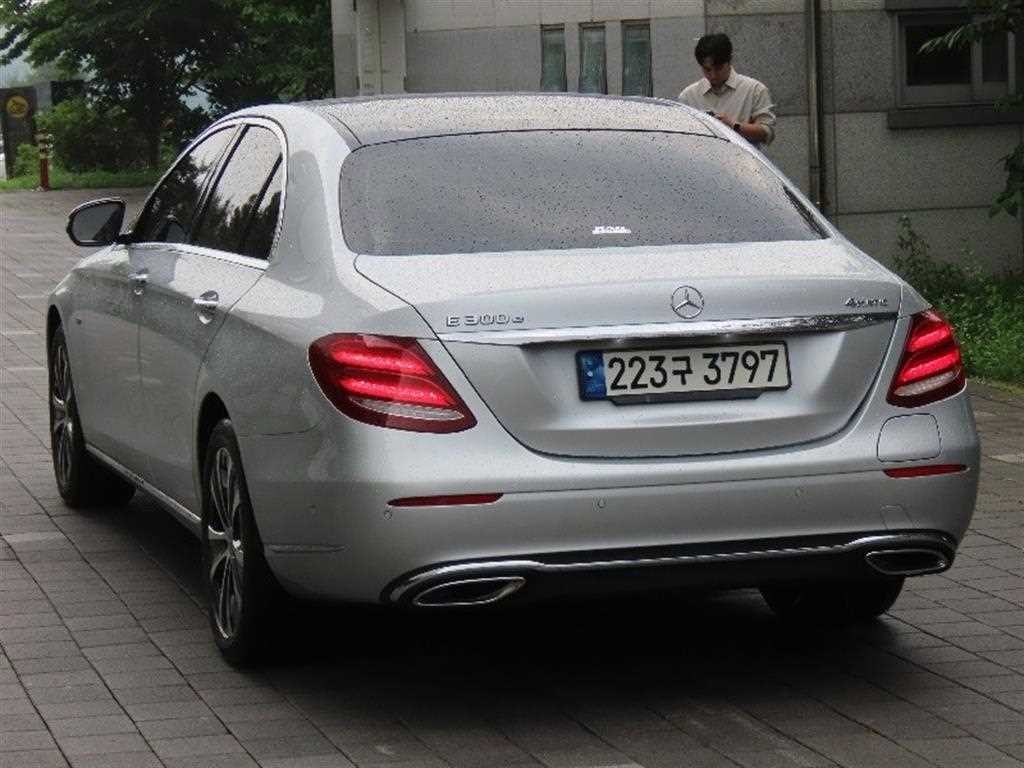 벤츠 E 클래스 E-클래스 W213 E300e 익스클루시브 이미지 4