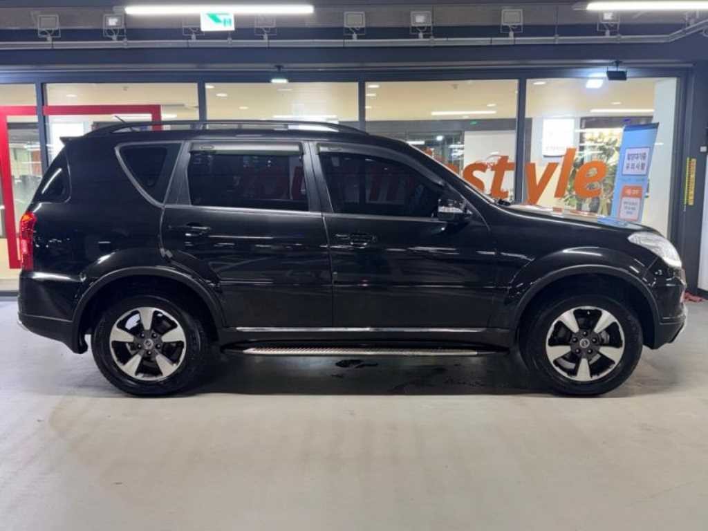 KG모빌리티(쌍용) 렉스턴 렉스턴W 2.0  4WD RX7 럭셔리 이미지 3