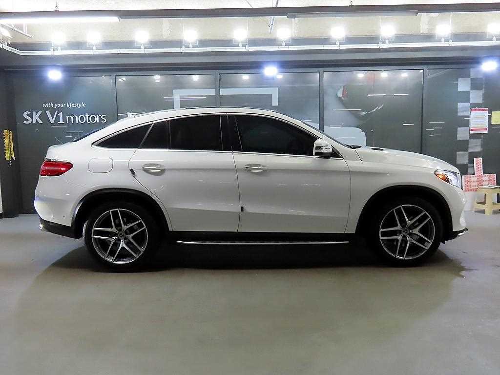 벤츠 GLE 클래스 GLE 클래스 W166 GLE 350 d 4MATIC 쿠페 이미지 3