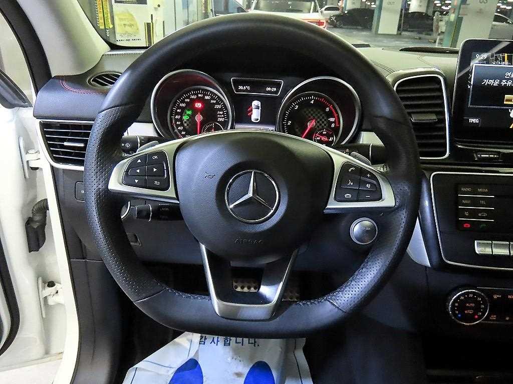 벤츠 GLE 클래스 GLE 클래스 W166 GLE 350 d 4MATIC 쿠페 이미지 8