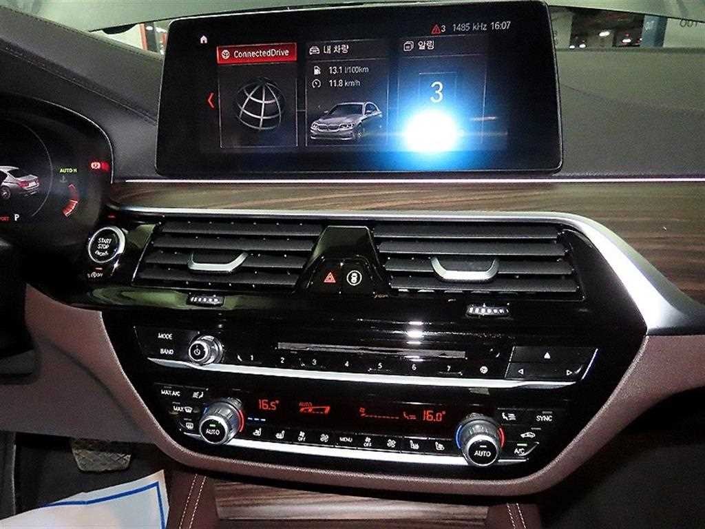 BMW 5시리즈 5시리즈 (G30) 520d M 스포츠 플러스 이미지 11