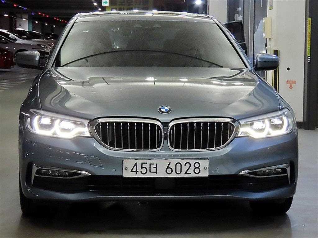 BMW 5시리즈 5시리즈 (G30) 520d M 스포츠 플러스 이미지 2