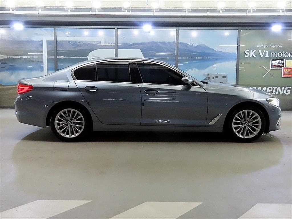 BMW 5시리즈 5시리즈 (G30) 520d M 스포츠 플러스 이미지 3
