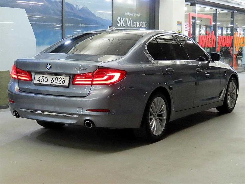 BMW 5시리즈 5시리즈 (G30) 520d M 스포츠 플러스 이미지 4