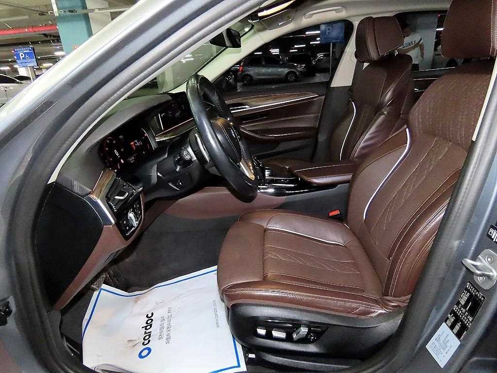 BMW 5시리즈 5시리즈 (G30) 520d M 스포츠 플러스 이미지 6